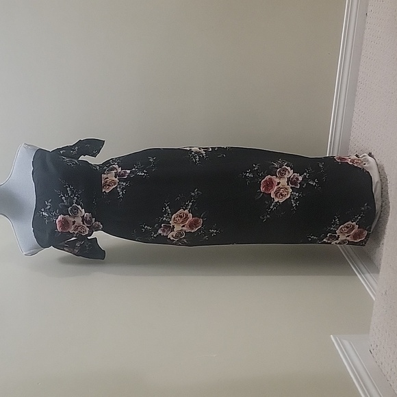 NWT Misguided Black Floral Wrap Dress Size Medium. - Picture 4 of 12